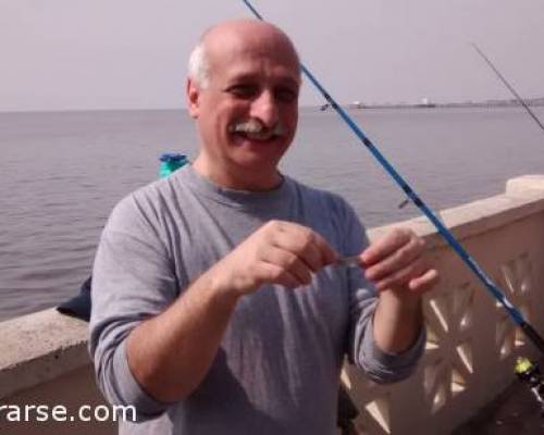 luego de una denodada lucha de varias horas, nuestro eximio pescador logro derrotar a este ejemplar magnifico de 562 nanomilimetros.... :Encuentro Grupal ¡¡ VAMOS  A PESCAR A  LA COSTANERA !! ( o a bañar la lombriz )