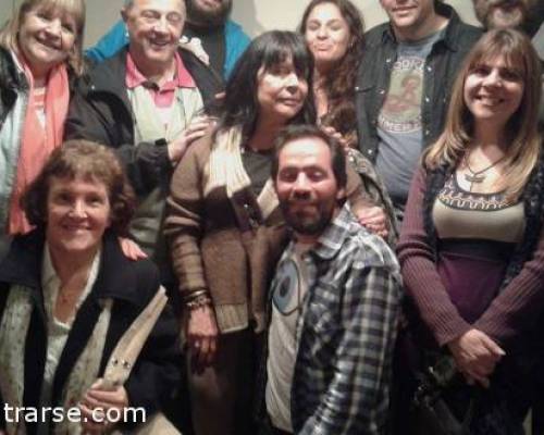 Fué muy gracioso sacarnos las fotos con los actores :Encuentro Grupal SÁBADO DE STAND UP > 