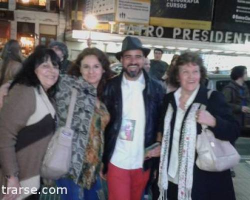 En la calle Corrientes con un actor cubano :Encuentro Grupal SÁBADO DE STAND UP > 