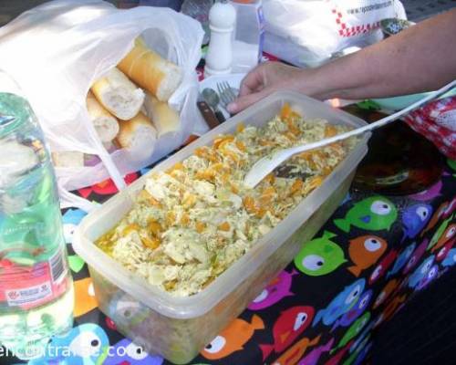 la verdad ? escabeche de pollo hecho por biendina , la tenian cocinando ?? un lujooooooooooooooooo :Encuentro Grupal PICNIC A ORILLAS DEL RIO