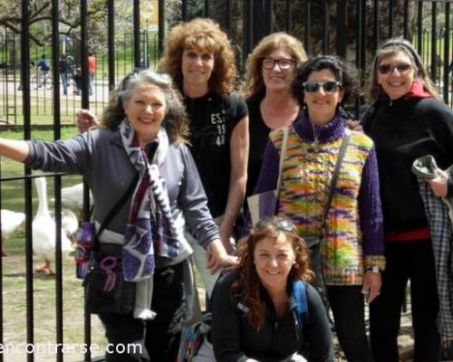 Por momentos nos acompañó el sol, el viento y las nubes, pero igual completamos todo el recorrido. Gracias :Encuentro Grupal CAMINATA POR LOS LAGOS