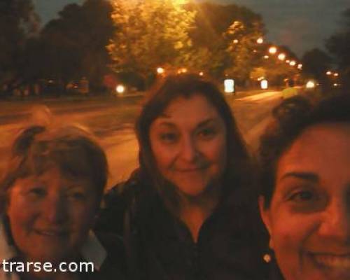 Las tres caminando por Dardo Rocha, noche espectacular para caminata :Encuentro Grupal VOY A DAR LA DAMOS LA VUELTA AL HIPODROMO DE SAN ISIDRO?