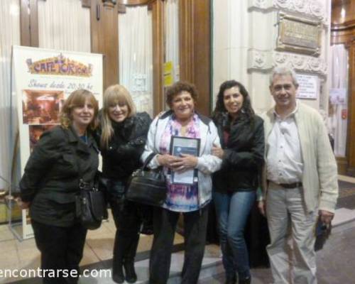 14413 17 CENA EN EL RESTAURANTE LA JUNTA DESPUES DE LA NOCHE DE LOS MUSEOS -LA JONES