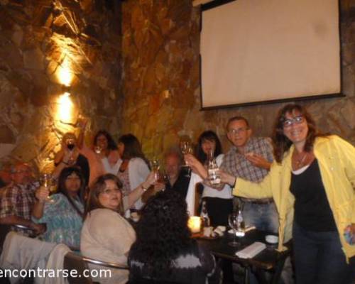 Chin Chin  por muchas más !!! :Encuentro Grupal LA TERTULIA DE LOS JUEVES EN CABALLITO EN TRES80 POR LA JONES