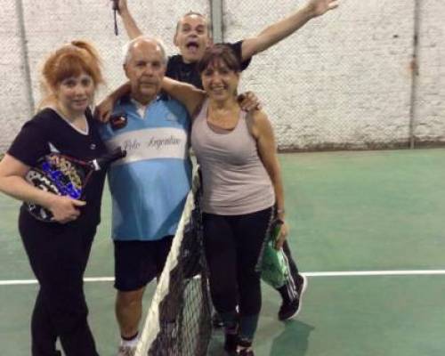 14422 15 **Jugamos al Padel ? **