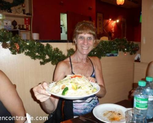 Después de la caminata extenuante por el calor, nos recompensamos con comida china. :Encuentro Grupal CAMINATA POR LOS LAGOS