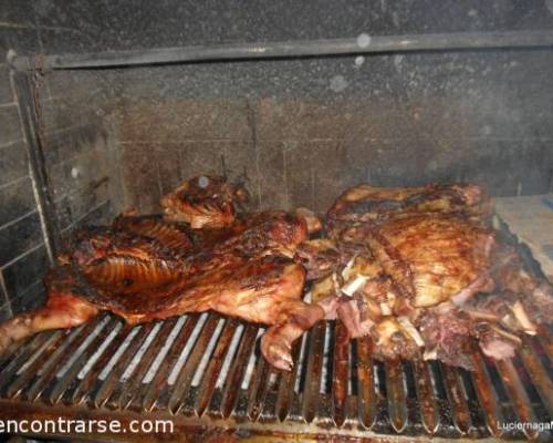 un espectáculo. ...felicitaciones a los asadores :Encuentro Grupal " Juntos Despedimos el 2015 " ¡Cena y Baile !