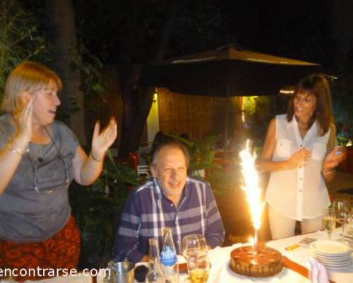 Y te cantamos nomás el cumple feliz querido Mario ! Muchas felicidades para ti ! :Encuentro Grupal LA TERTULIA DE LOS JUEVES EN VILLA URQUIZA EN LA FUSTA POR LA JONES