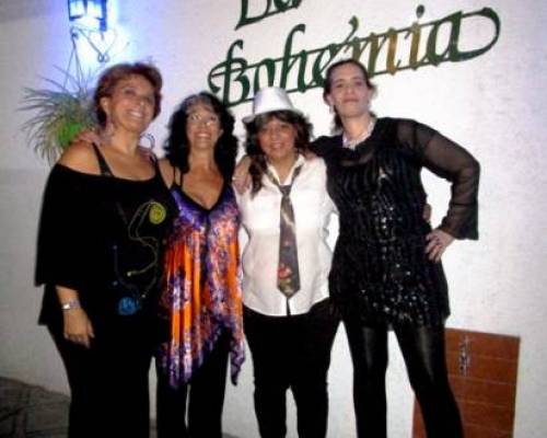 GENIASSSSSS Y HERMOSASSSS!! :Encuentro Grupal FESTEJAMOS EL DÍA  DE LA MUJER CON CUATRO  MUJERES CANTANDO JUNTAS