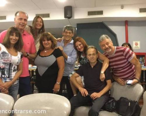 Que buena foto, aca no estamos tan blancos de resplandor :Encuentro Grupal BOWLING  2016 BIENVENIDO !!!!