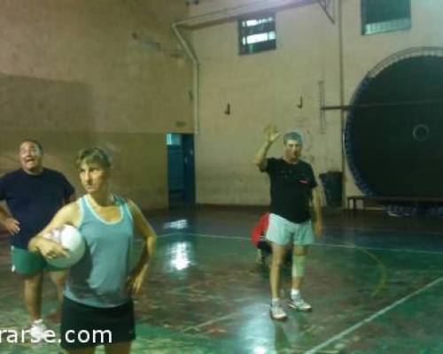 Aquí está la profesora y sus magníficos discípulos. :Encuentro Grupal EL VOLEY CONTINUA EN VERANO!!!