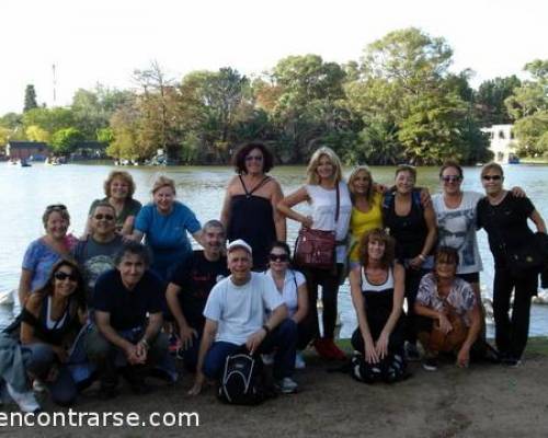 Las flexiones también forman parte de la rutina jaja. Hermosa foto en el lago de Regatas :Encuentro Grupal CAMINATA POR LOS LAGOS