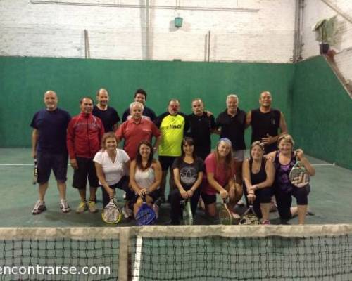 14906 18 **Jugamos al Padel ? **