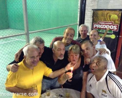 Los chicos buenos ayudan ........ :Encuentro Grupal **Jugamos al Padel ? **