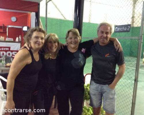 14907 8 **Jugamos al Padel ? **