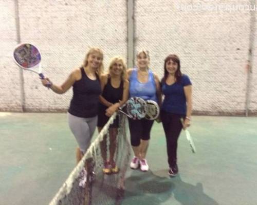 14981 31 **Jugamos al Padel ? **