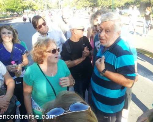 Daniel tratando de explicar lo inexplicable :Encuentro Grupal CAMINATA POR LOS LAGOS