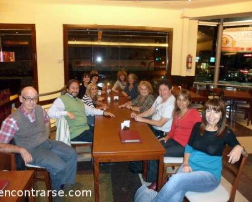 La lluvia nos permitió reunirnos para cambiar caminata por cine. Gracias a todos por participar y compartir con tan buena onda, compañerismo y alegría. Gracias :Encuentro Grupal CAMINATA POR LOS LAGOS