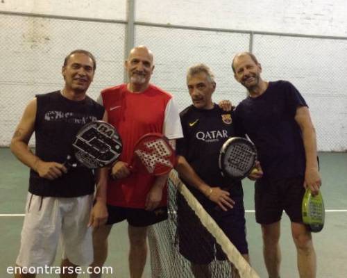 15026 9 **Jugamos al Padel ? **