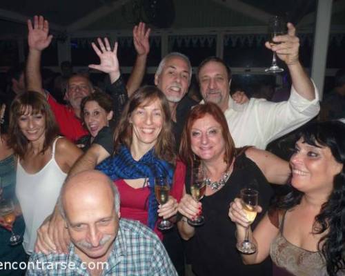 Lili !!! no pudiste esperar a que no haga gesto deforme? Mira los de atrás tambien, que personajes! :Encuentro Grupal Cumple de Lilus....en San Isidro!!