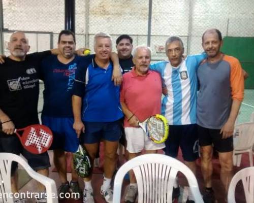 15062 31 **Jugamos al Padel ? **