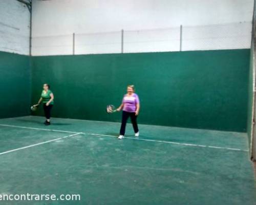 15062 37 **Jugamos al Padel ? **