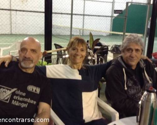 15231 49 **Jugamos al Padel ? **