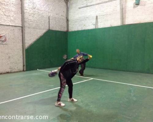 15231 57 **Jugamos al Padel ? **