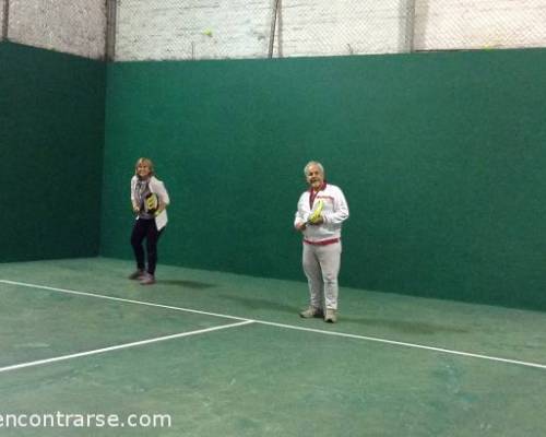 15232 15 **Jugamos al Padel ? **