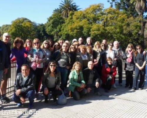 Una tarde de sol completa. Nos reencontramos para celebrar la amistad con los amigos de siempre y con los nuevos que se animaron en la aventura de unir los 2 lagos. Gracias a todos los que nos acompañaron.  :Encuentro Grupal CAMINATA POR LOS LAGOS Cambio de ITINERARIO