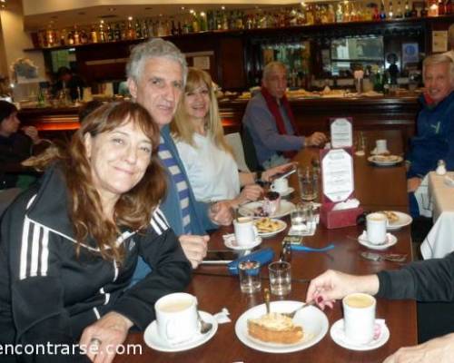 Después de tanto caminar llegó la merienda "light" :Encuentro Grupal CAMINATA POR LOS LAGOS Cambio de ITINERARIO