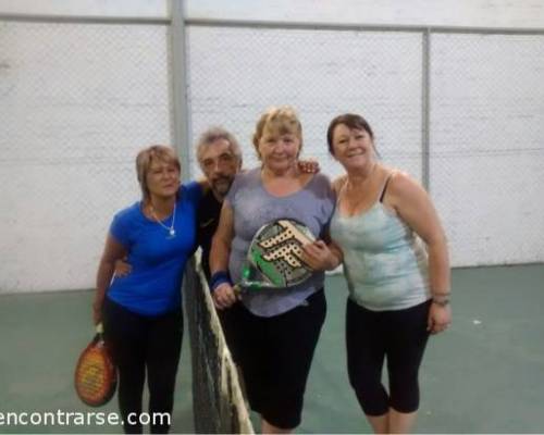 15655 9 **Jugamos al Padel ? **