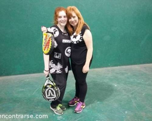 15656 9 **Jugamos al Padel ? **