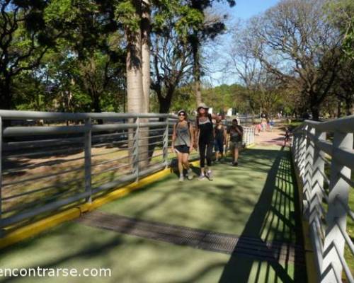 Vamos chicas que todavía falta puente para subir... :Encuentro Grupal CAMINATA POR LOS LAGOS Cambio de ITINERARIO