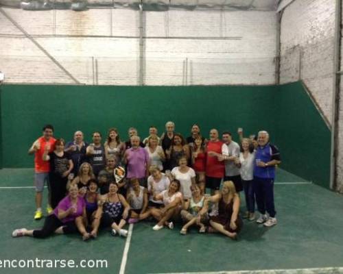 15750 52 **Jugamos al Padel ? **