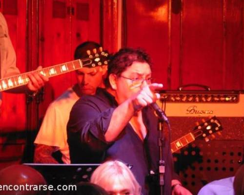 15831 43 DON EMILIO FESTEJA SU CUMPLEAÑOS, CANTANDO