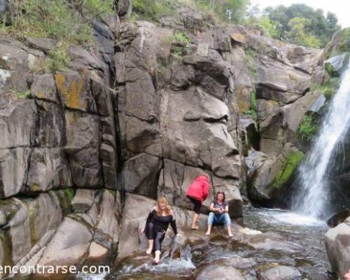 5 o 6 grados mas y nos metiamos de lleno en la cascada. Gracias chicas por acompañarme :Encuentro Grupal SIMPOSIO DE LOS DESFACHATADOS EN LA VILLA DE CARLOS PAZ