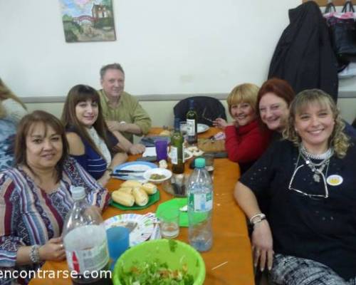 Hermosa mesa....un tanto ruidosa, pero re divertida!! :Encuentro Grupal ¨El Asadazo del Grupo Norte¨...(Evento Solidario)