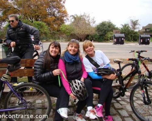 Esperando a los rezagados, para empezar a pedalear. :Encuentro Grupal Vamos por 2 más!!! (kms...se entiende)