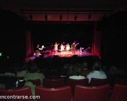 un muy buen espetaculo  :Encuentro Grupal “Espectáculo musical Tres cantantes y cinco músicos