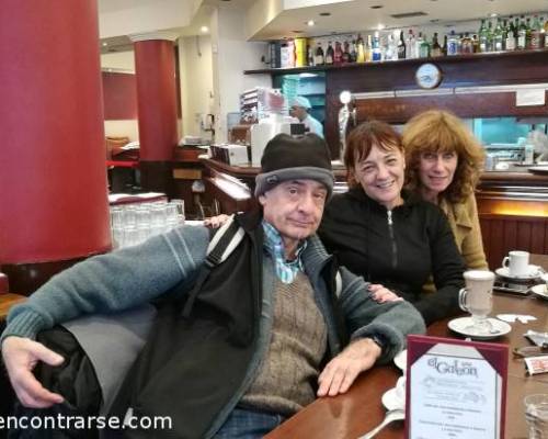 La merecida merienda :Encuentro Grupal CAMINATA POR LOS LAGOS SE TRASLADA A LA COSTANERA SUR