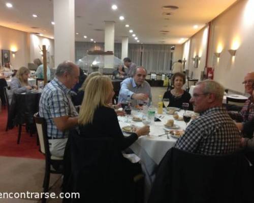 16428 11 Venis a una cena de amigos a un lugar distinto