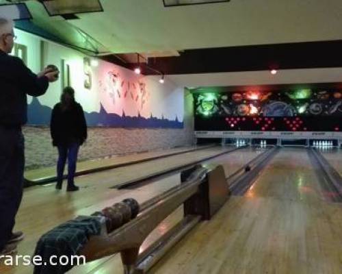 16433 11 JUGAMOS AL BOWLING ENTRE AMIGOS EN EL OESTE (CASTELAR)