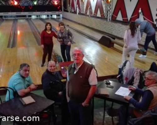 16433 14 JUGAMOS AL BOWLING ENTRE AMIGOS EN EL OESTE (CASTELAR)