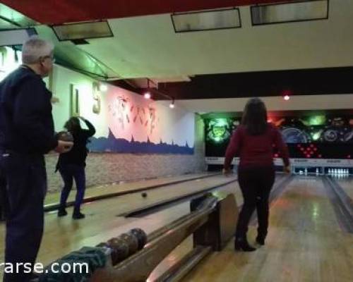 16433 6 JUGAMOS AL BOWLING ENTRE AMIGOS EN EL OESTE (CASTELAR)