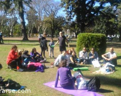 16527 2 Feriado...Yoga en la Plaza Arenales!