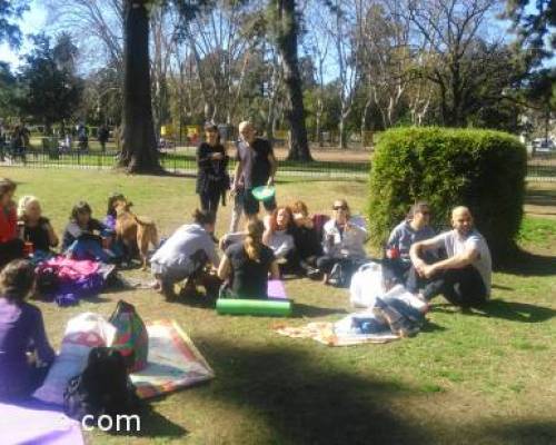 16527 3 Feriado...Yoga en la Plaza Arenales!