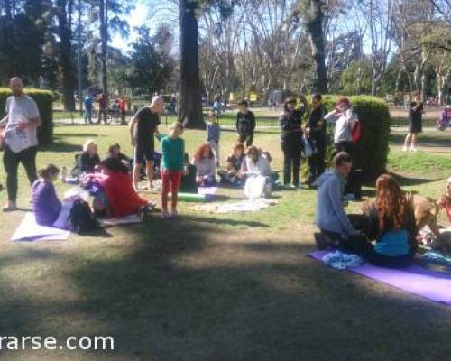 16527 5 Feriado...Yoga en la Plaza Arenales!