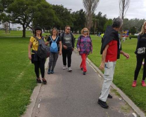 Carlos controlando la marcha jaja :Encuentro Grupal CAMINATA ITINERANTE -PARQUE DE LOS NIÑOS-