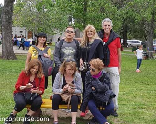 Chicas dejen los celulares :Encuentro Grupal CAMINATA ITINERANTE -PARQUE DE LOS NIÑOS-